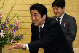 安倍，討來的達(dá)沃斯演講