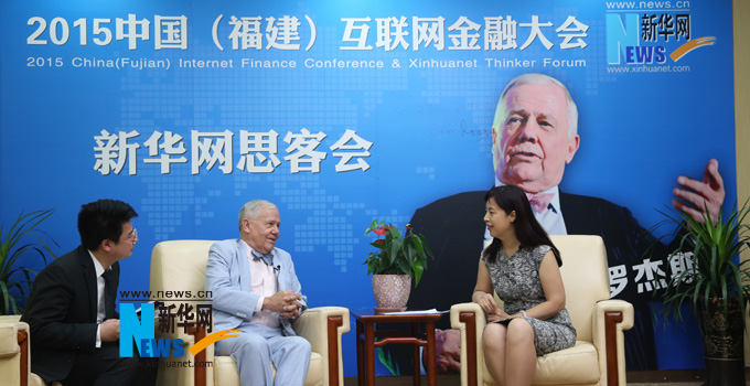 羅杰斯接受新華網(wǎng)思客專訪。