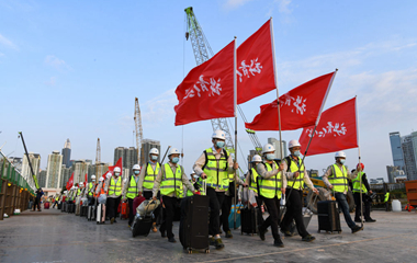 我在現(xiàn)場&middot;照片背后的故事｜援港60天，見證荒灘起方舟