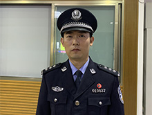 &ldquo;網(wǎng)紅民警的鐵漢柔情&rdquo;張鵬