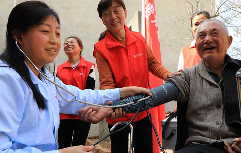 致敬偉大改革｜對話40年，講述身邊的健康故事39&mdash;免疫規(guī)劃40年，撐起健康保護傘