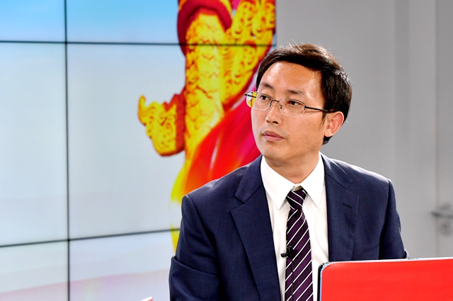 繼往是為了開來，那么開什么來？我們的未來是什么？我們現(xiàn)在站在什么歷史方位上？往哪里去走？
