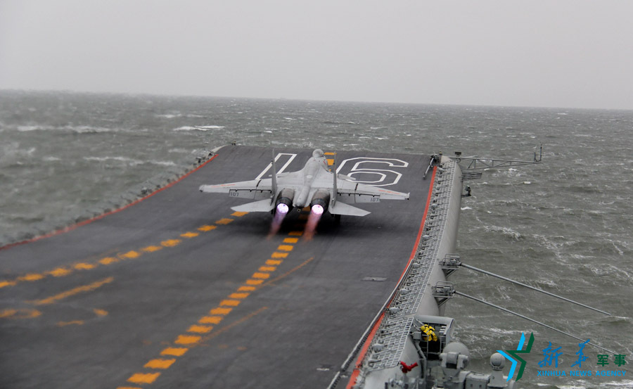 &uarr;資料圖片：艦載戰(zhàn)斗機起飛瞬間。