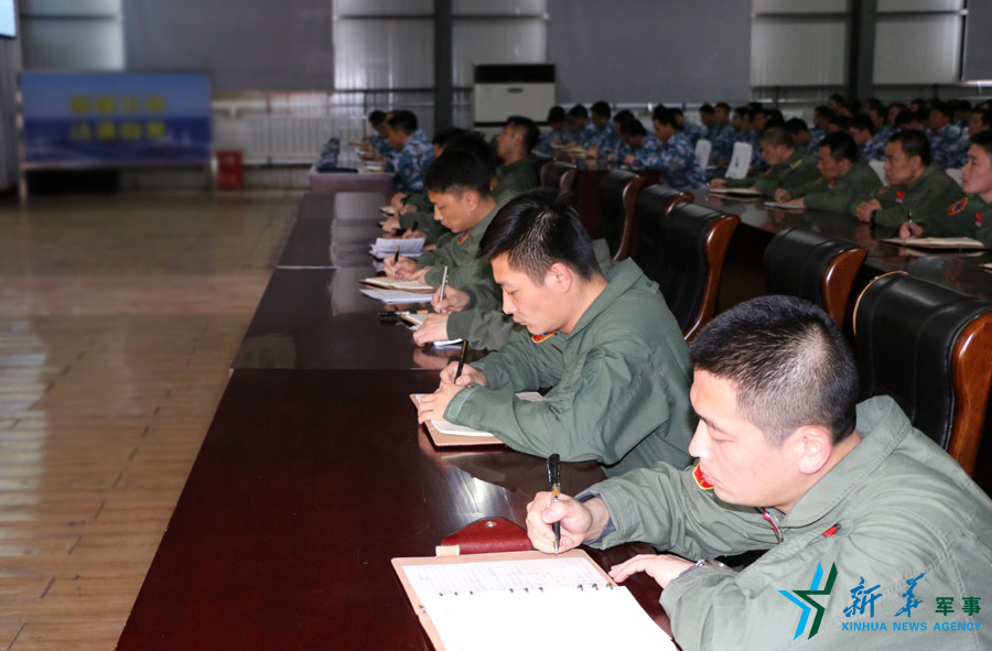 &uarr;資料圖片：張超參加戰(zhàn)斗機團《改革強軍主題教育》授課現(xiàn)場。
