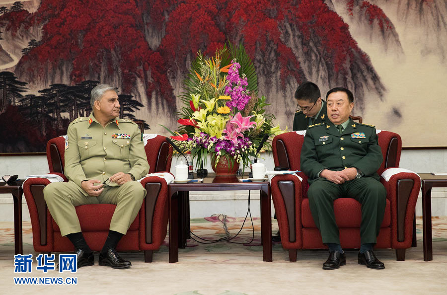  3月16日，中央軍委副主席范長龍會(huì)見來訪的巴基斯坦陸軍參謀長巴杰瓦。   新華社記者琚振華攝