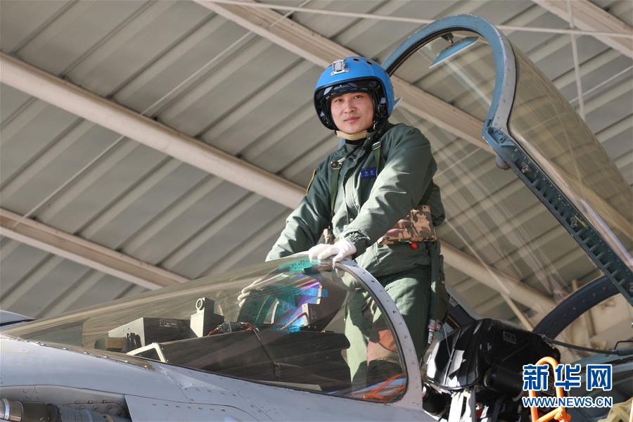 （建軍90周年&middot;英雄&middot;圖文互動）（1）聽，渤海灣有風(fēng)吹過來&mdash;&mdash;追記海軍某艦載航空兵部隊(duì)一級飛行員張超