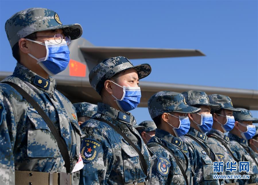 （聚焦疫情防控&middot;圖文互動(dòng)）（10）空軍第四次向武漢大規(guī)?？者\(yùn)醫(yī)療隊(duì)員和物資