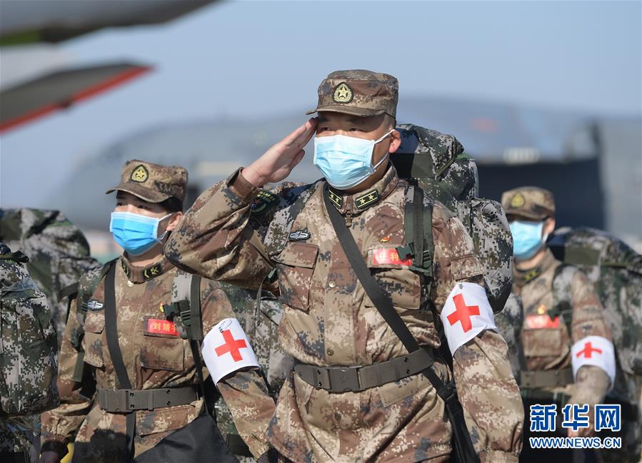（聚焦疫情防控&middot;圖文互動(dòng)）（11）空軍第四次向武漢大規(guī)?？者\(yùn)醫(yī)療隊(duì)員和物資