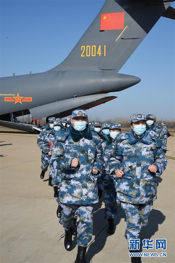 （聚焦疫情防控&middot;圖文互動(dòng)）（14）空軍第四次向武漢大規(guī)模空運(yùn)醫(yī)療隊(duì)員和物資