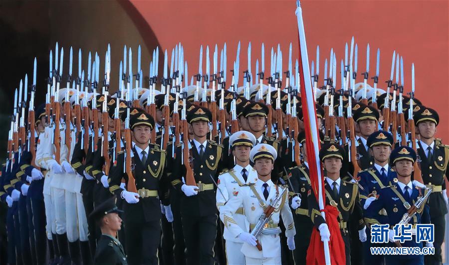 （在習(xí)近平強(qiáng)軍思想指引下&middot;我們在戰(zhàn)位報告&middot;圖文互動）（1）護(hù)衛(wèi)國旗　重于生命&mdash;&mdash;中國人民解放軍儀仗大隊(duì)國旗護(hù)衛(wèi)隊(duì)執(zhí)行國旗升降任務(wù)記事