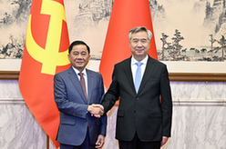 李希同越共中央政治局委員、中央書記處書記、中央檢查委員會主任陳錦繡舉行會談