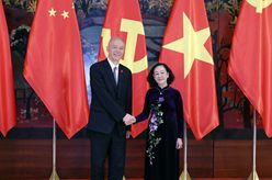 蔡奇同越共中央政治局委員、中央書記處常務書記張氏梅舉行會談