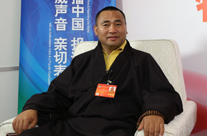 全國政協(xié)委員東寶仲巴&middot;呼圖克圖做客新華網(wǎng)、中國政府網(wǎng)兩會訪談