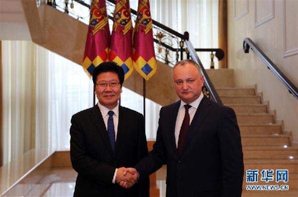 （XHDW）（1）摩爾多瓦總統(tǒng)多東、總理菲利普會見張春賢