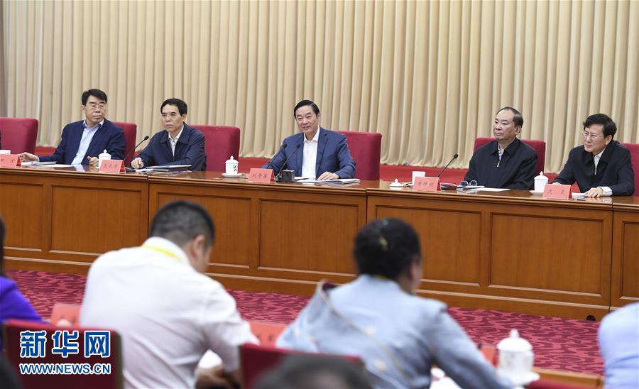 5月18日，中共中央政治局委員、中央書記處書記、中宣部部長(zhǎng)劉奇葆在北京出席紀(jì)念新華書店成立80周年座談會(huì)并講話。 新華社記者 張領(lǐng) 攝