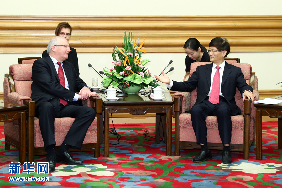 6月15日，中共中央政治局委員、中央政法委書記孟建柱在北京會(huì)見德國(guó)聯(lián)邦總理府情報(bào)國(guó)務(wù)秘書弗里徹。 新華社記者 謝環(huán)馳 攝