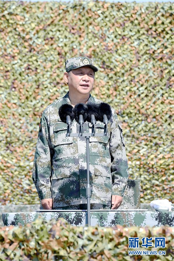 7月30日上午，慶祝中國人民解放軍建軍90周年閱兵在朱日和聯(lián)合訓練基地隆重舉行。中共中央總書記、國家主席、中央軍委主席習近平檢閱部隊并發(fā)表重要講話。新華社記者 蘭紅光攝