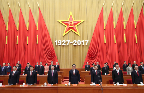 8月1日，慶祝中國人民解放軍建軍90周年大會在北京人民大會堂隆重舉行。中共中央總書記、國家主席、中央軍委主席習(xí)近平和李克強(qiáng)、張德江、俞正聲、劉云山、王岐山、張高麗等出席大會。新華社記者 鞠鵬 攝