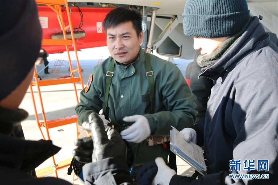 （建軍90周年&middot;英雄&middot;圖文互動）（2）聽，渤海灣有風(fēng)吹過來&mdash;&mdash;追記海軍某艦載航空兵部隊一級飛行員張超