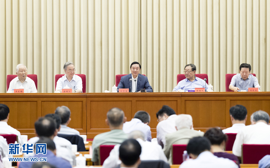 9月8日，中共中央政治局委員、中央書記處書記、中宣部部長(zhǎng)劉奇葆在北京出席中國(guó)大百科全書第三版總編輯委員會(huì)成立大會(huì)并講話。 新華社記者丁海濤 攝