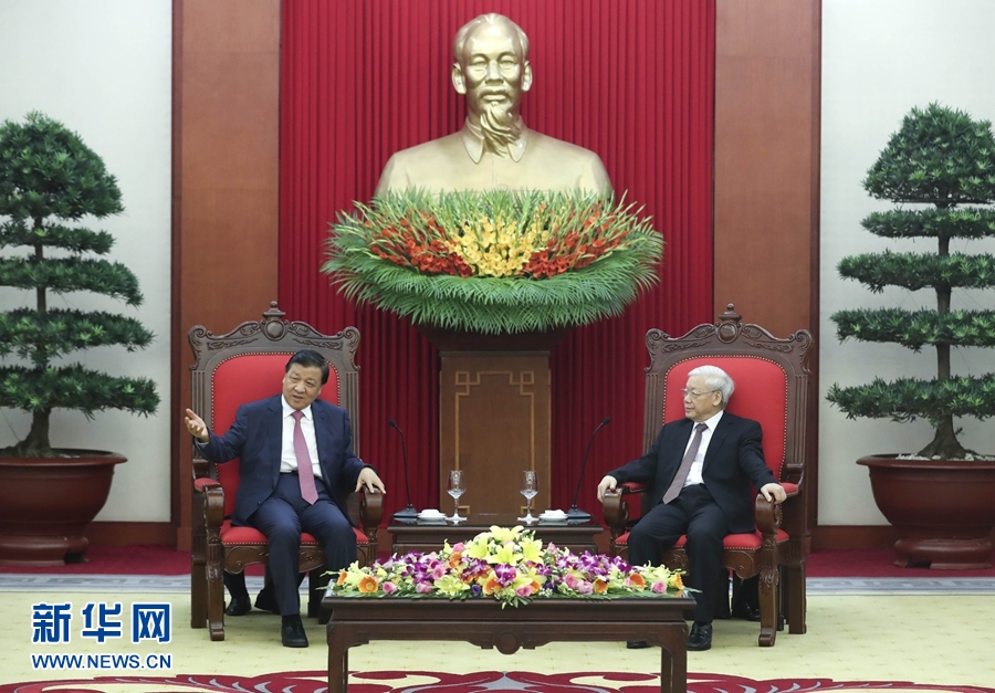 應(yīng)越南共產(chǎn)黨邀請，中共中央政治局常委、中央書記處書記劉云山9月18日至19日對越南進(jìn)行正式訪問。這是9月18日，劉云山在河內(nèi)會見越共中央總書記阮富仲。 新華社記者 龐興雷 攝
