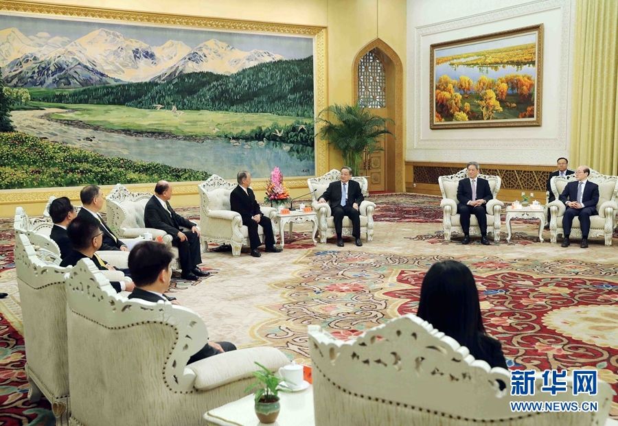 12月11日，全國政協(xié)主席俞正聲在北京人民大會(huì)堂會(huì)見新黨主席郁慕明率領(lǐng)的新黨大陸訪問團(tuán)。 新華社記者 劉衛(wèi)兵 攝
