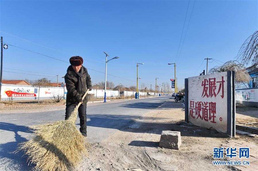 （新華全媒頭條&middot;新時代新氣象新作為&middot;圖文互動）（1）抬腳踏上水泥路，出門坐上公交車&mdash;&mdash;我國竭力破除農(nóng)村交通&ldquo;最后一公里&rdquo;瓶頸