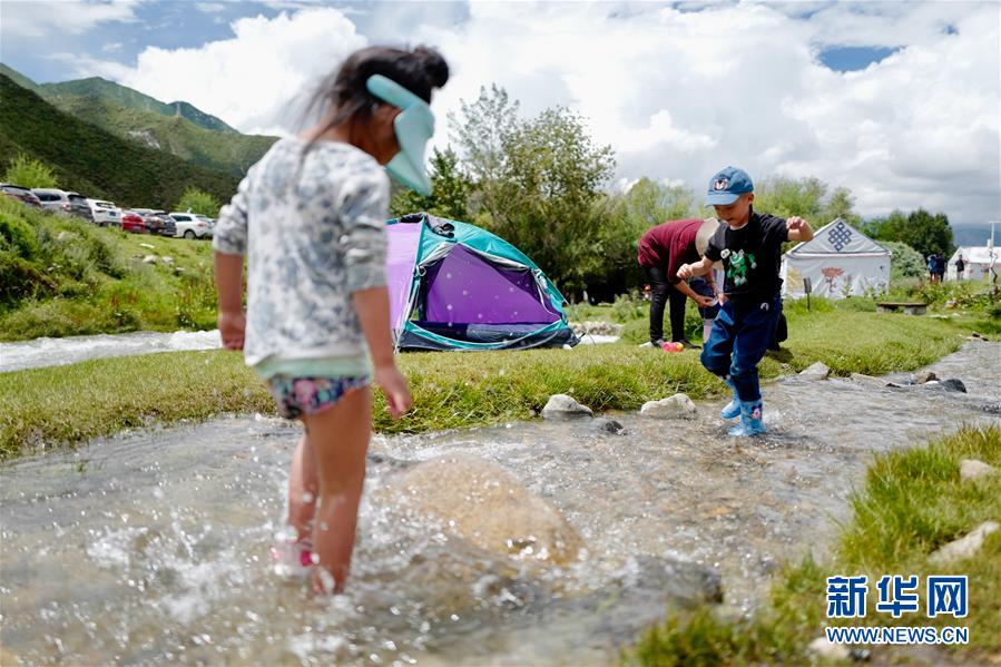 （社會）（5）夏日&ldquo;過林卡&rdquo; 親近大自然