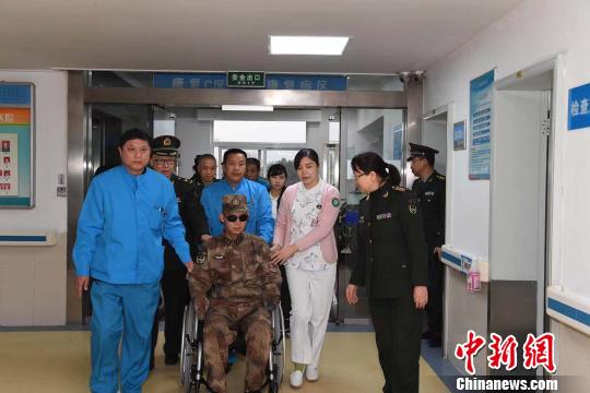 &ldquo;掃雷英雄&rdquo;杜富國轉(zhuǎn)入陸軍軍醫(yī)大學(xué)西南醫(yī)院接受治療