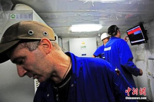 中國造船廠里的外籍員工。 李風 攝