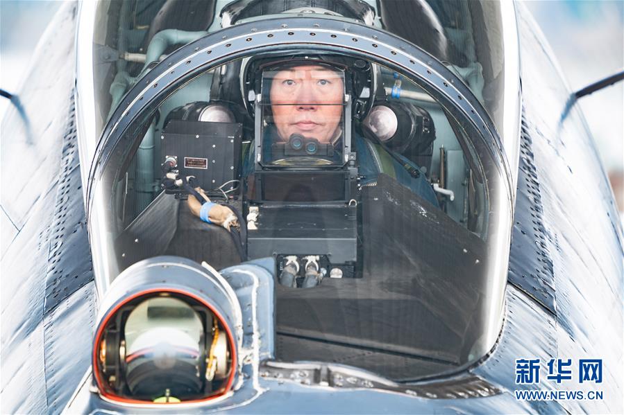 （新華全媒頭條&middot;圖文互動(dòng)）（2）戰(zhàn)鷹，為祖國(guó)奮飛&mdash;&mdash;記空軍航空兵某旅旅長(zhǎng)、特級(jí)飛行員郝井文