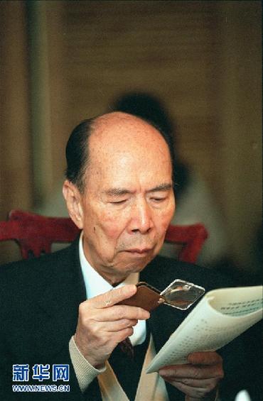 （改革先鋒風(fēng)采&middot;圖文互動）馬萬祺：堅(jiān)持不懈投身愛國愛澳事業(yè)的楷模 