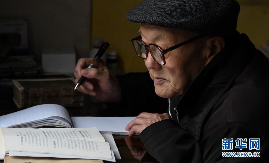 （新華全媒頭條&middot;圖文互動(dòng)）（4）英雄無言&mdash;&mdash;95歲老黨員張富清的本色人生