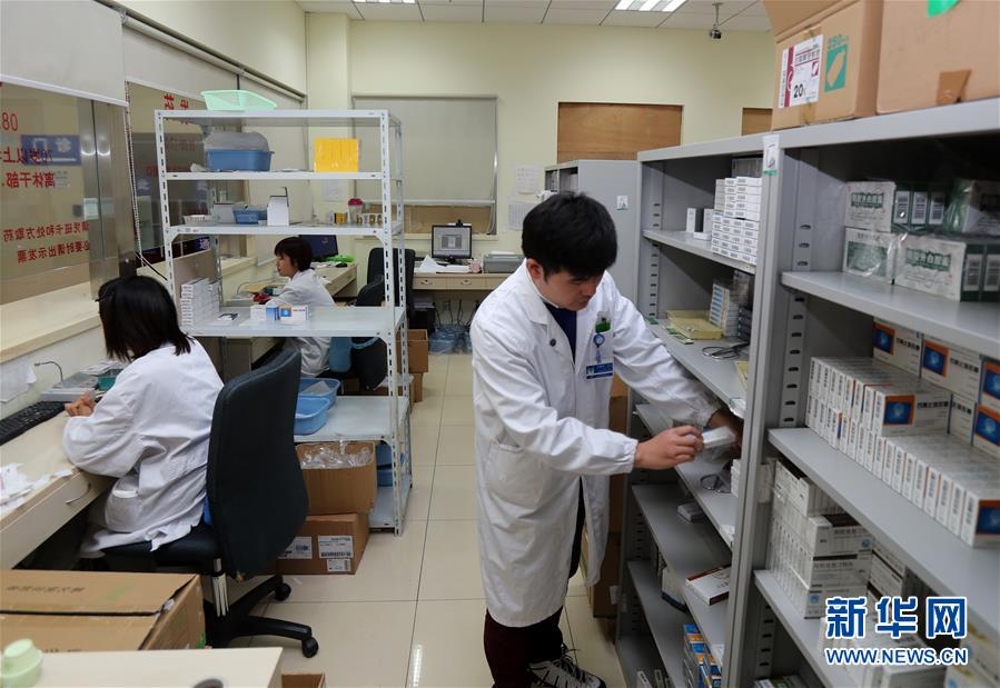 （新華全媒頭條&middot;圖文互動）（1）一粒藥片牽動萬人心，藥品集中采購給你我省了多少？