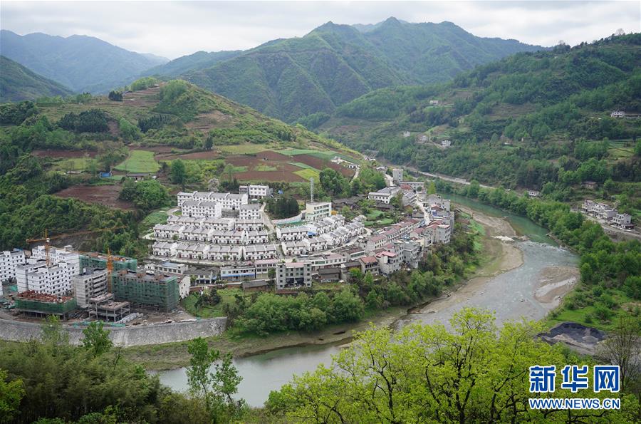 （走基層 聽民聲&middot;圖文互動）（1）電商扶貧 讓陜西山區(qū)農(nóng)業(yè)擁抱&ldquo;藍(lán)海&rdquo;