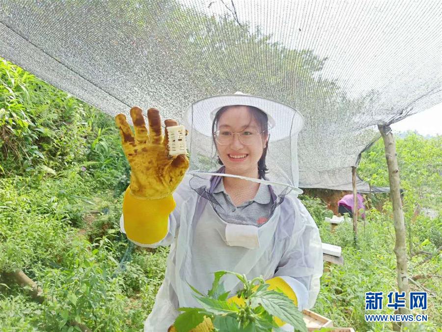 （新華全媒頭條&middot;時代先鋒&middot;圖文互動）（3）芳華無悔&mdash;&mdash;追記用生命堅守初心和使命的青年共產黨員黃文秀