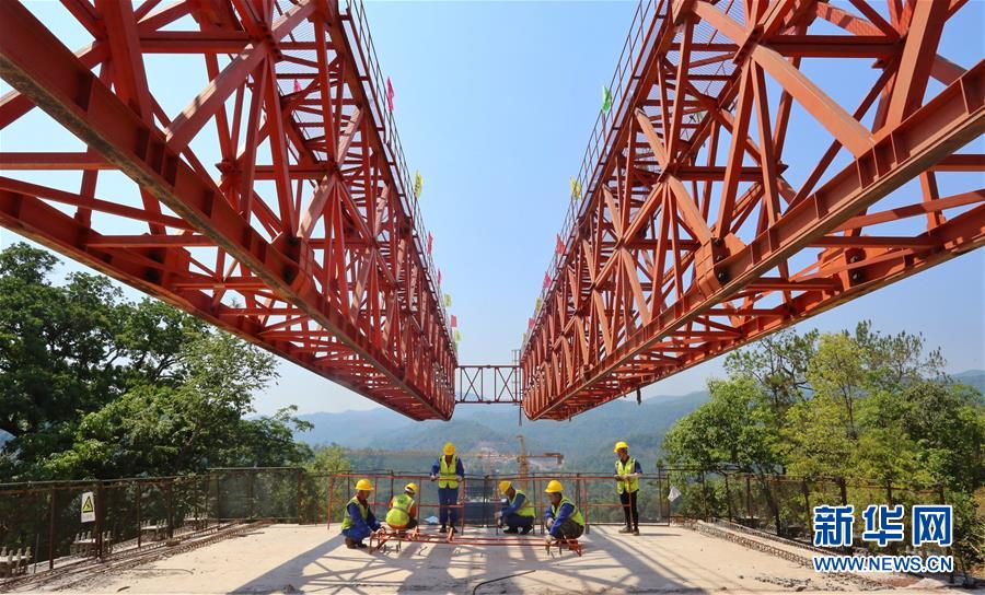 （壯麗70年&middot;奮斗新時(shí)代&mdash;&mdash;共和國(guó)發(fā)展成就巡禮）（3）云嶺彩卷繪 高原氣象新&mdash;&mdash;新中國(guó)成立70年云南發(fā)展巡禮