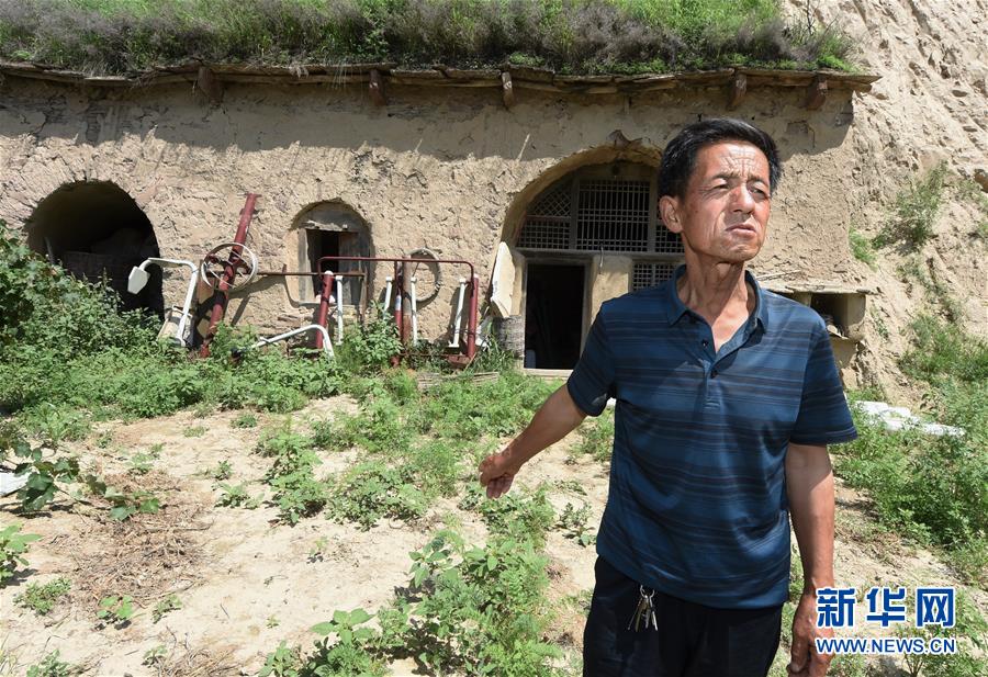 （新華全媒頭條&middot;壯麗70年&middot;奮斗新時(shí)代&mdash;&mdash;記者再走長征路&middot;圖文互動(dòng)）（2）紅星，從這里照耀中國&mdash;&mdash;陜北見證中國革命的歷史轉(zhuǎn)折