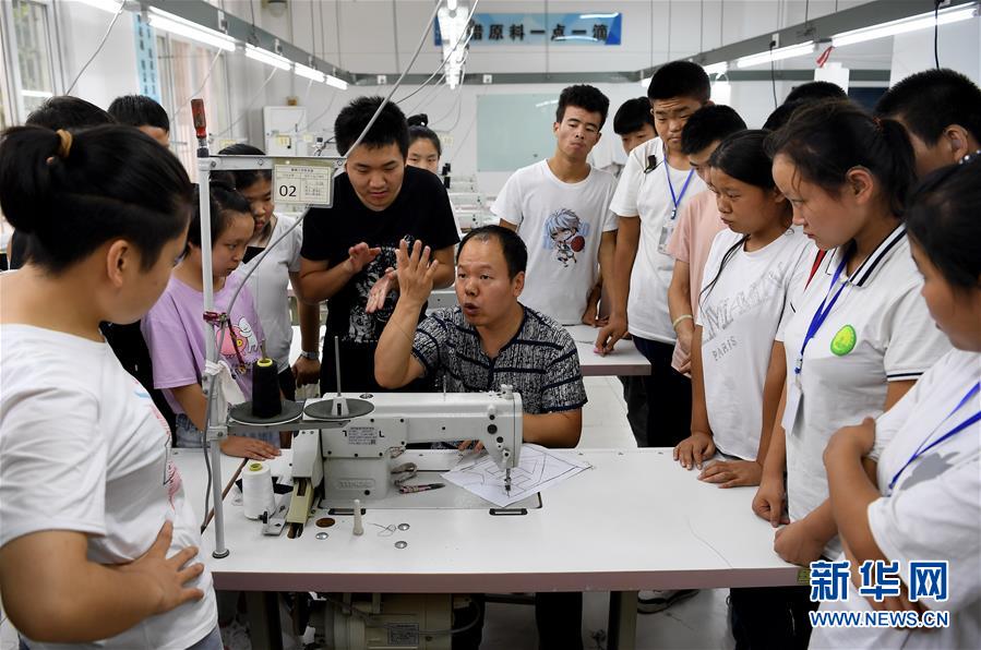 （壯麗70年&middot;奮斗新時代&mdash;&mdash;共和國發(fā)展成就巡禮&middot;圖文互動）（4）優(yōu)先發(fā)展 奠基未來&mdash;&mdash;共和國教育事業(yè)發(fā)展成就巡禮