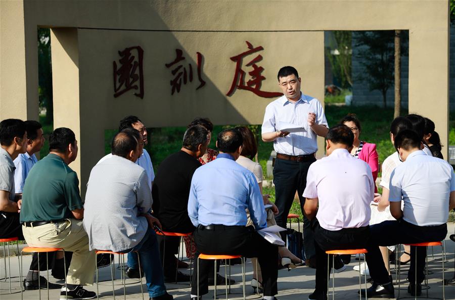 （&ldquo;中國面貌&rdquo;系列述評(píng)&middot;圖文互動(dòng)）（3）法治中國&mdash;&mdash;70年中國面貌變遷述評(píng)之四