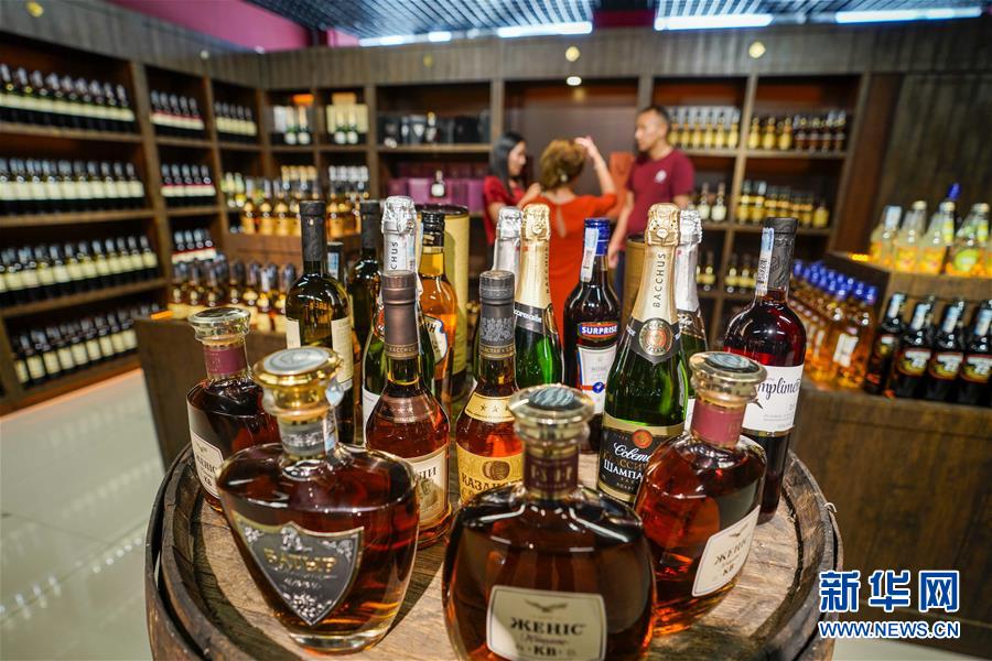 （在習(xí)近平新時代中國特色社會主義思想指引下&mdash;&mdash;新時代新作為新篇章&middot;總書記關(guān)切開放事&middot;圖文互動）（4）開放，讓迢迢邊關(guān)擁有穩(wěn)穩(wěn)幸福&mdash;&mdash;來自內(nèi)陸沿邊開放小城的故事