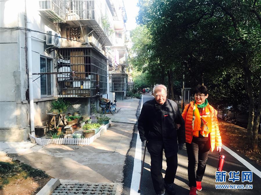 （新華全媒頭條&middot;圖文互動）（8）滄海橫流 信仰彌堅&mdash;&mdash;記共產(chǎn)黨員、湘潭大學九旬教授滄南