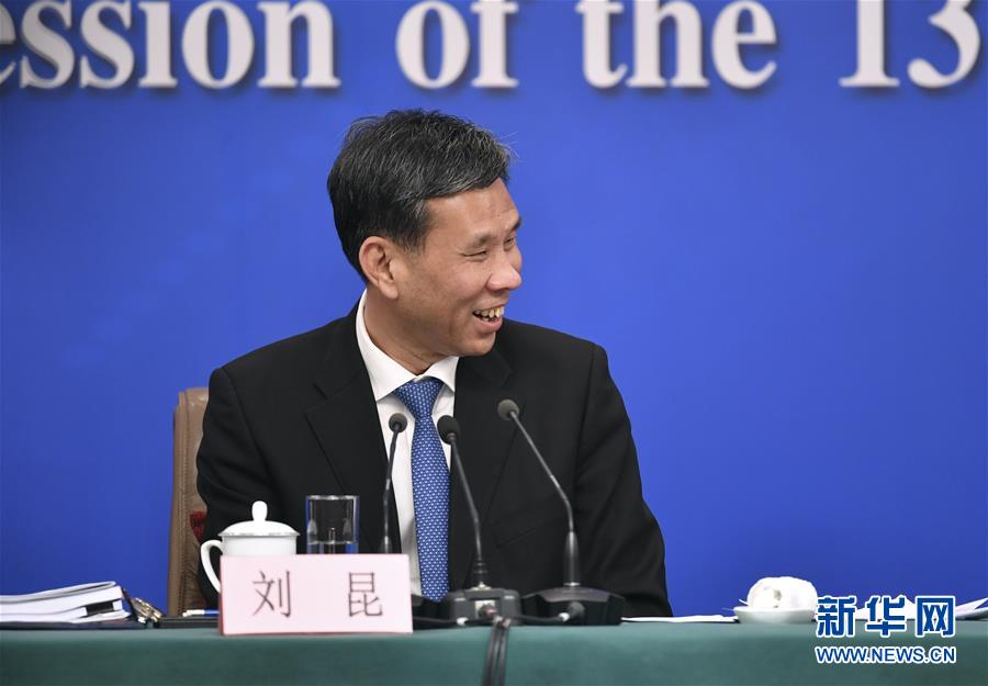 （兩會(huì)&middot;XHDW）（3）財(cái)政部部長(zhǎng)劉昆等就&ldquo;財(cái)稅改革和財(cái)政工作&rdquo;答記者問(wèn)