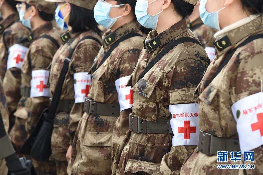 （聚焦疫情防控&middot;圖文互動(dòng)）（2）空軍出動(dòng)3型11架運(yùn)輸機(jī)多地同步向武漢空運(yùn)醫(yī)療隊(duì)員