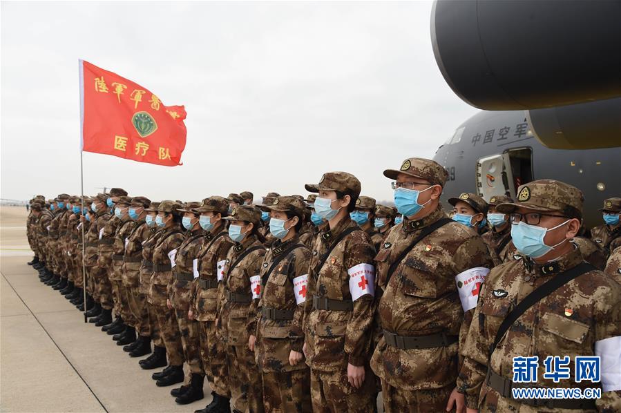 （聚焦疫情防控&middot;圖文互動(dòng)）（7）空軍出動(dòng)3型11架運(yùn)輸機(jī)多地同步向武漢空運(yùn)醫(yī)療隊(duì)員