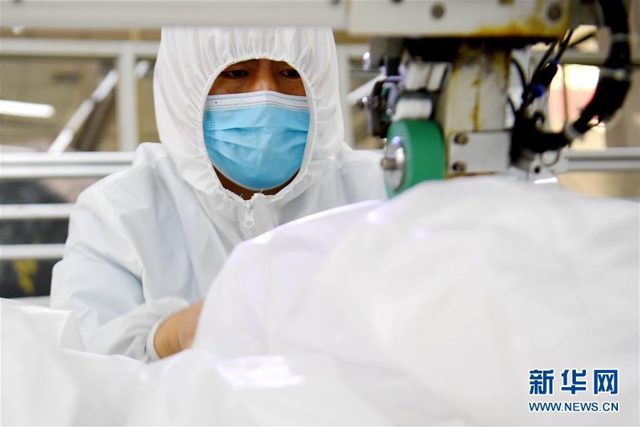 （聚焦疫情防控&middot;圖文互動）（7）我們能多產(chǎn)一件，前方就少一份風(fēng)險&mdash;&mdash;醫(yī)用防護(hù)服&ldquo;河北制造&rdquo;緊急&ldquo;起飛&rdquo;記