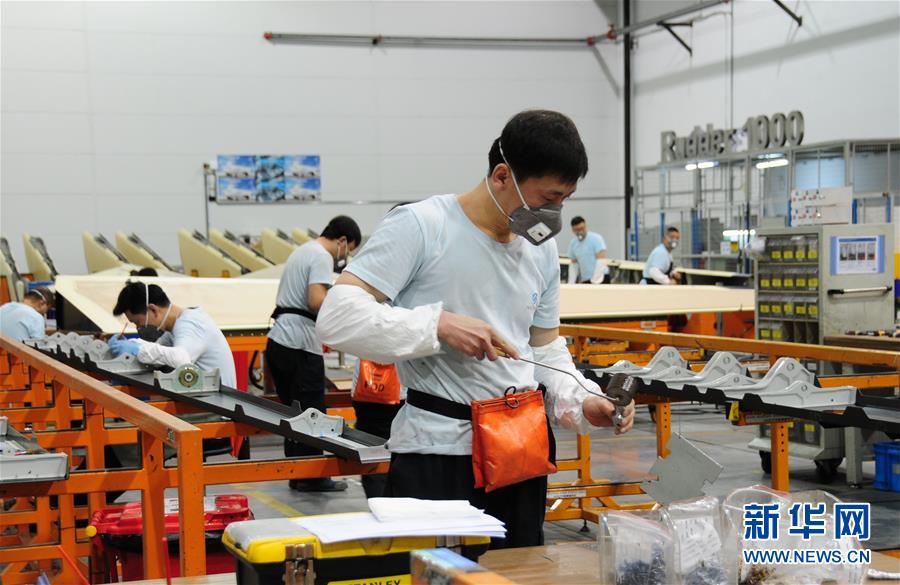 （在習(xí)近平新時(shí)代中國(guó)特色社會(huì)主義思想指引下&mdash;&mdash;新時(shí)代新作為新篇章&middot;習(xí)近平總書記關(guān)切事&middot;圖文互動(dòng)）（3）按下復(fù)工復(fù)產(chǎn)&ldquo;快進(jìn)鍵&rdquo;