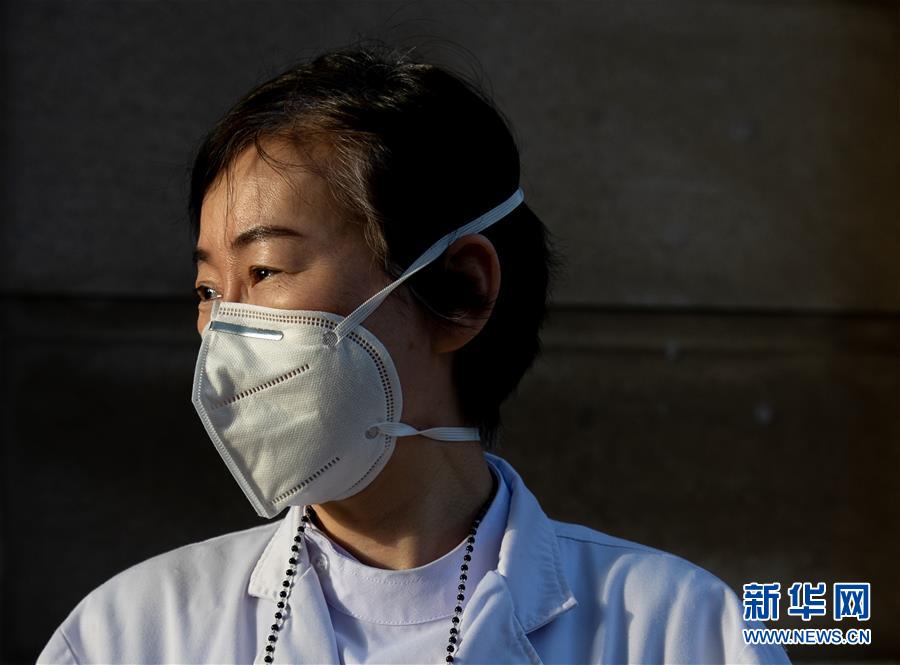 （聚焦疫情防控&middot;圖文互動(dòng)）（15）分秒必爭！一切為了治病救人&mdash;&mdash;中國抗疫生命至上的生動(dòng)實(shí)踐
