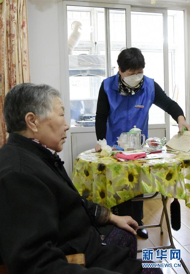 （在習(xí)近平新時(shí)代中國特色社會(huì)主義思想指引下&mdash;&mdash;新時(shí)代新作為新篇章&middot;習(xí)近平總書記關(guān)切事&middot;圖文互動(dòng)）（6）增強(qiáng)困難群眾對疫情影響的抵抗力