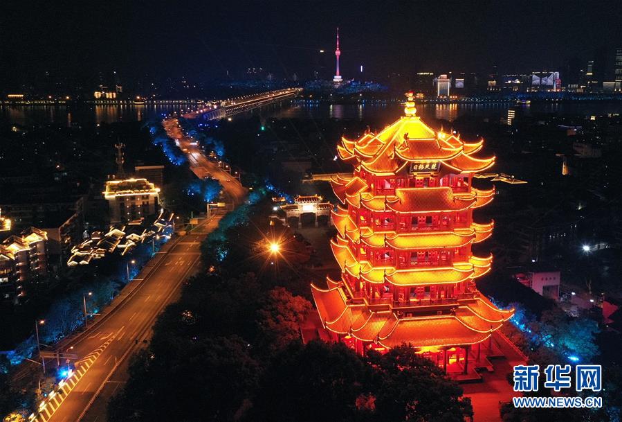 （新華全媒頭條&middot;圖文互動(dòng)）（1）鐘華論：在民族復(fù)興的歷史豐碑上&mdash;&mdash;2020中國(guó)抗疫記